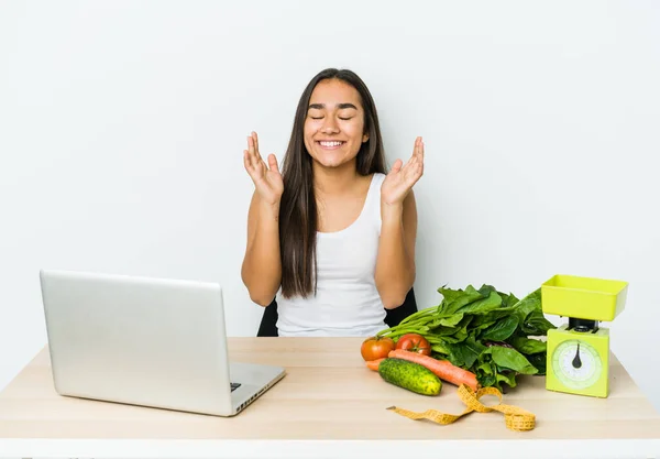 Fiatal Diétás Ázsiai Elszigetelt Fehér Háttér Örömteli Nevetés Sokat Boldogság — Stock Fotó
