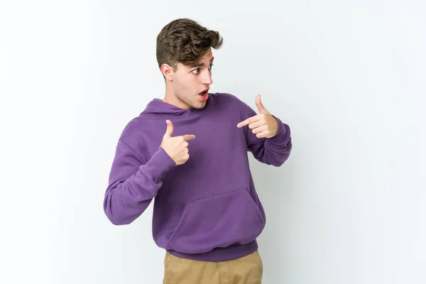 Young Caucasian Man Isolated White Background Surprised Pointing Finger Smiling — Stock Photo, Image