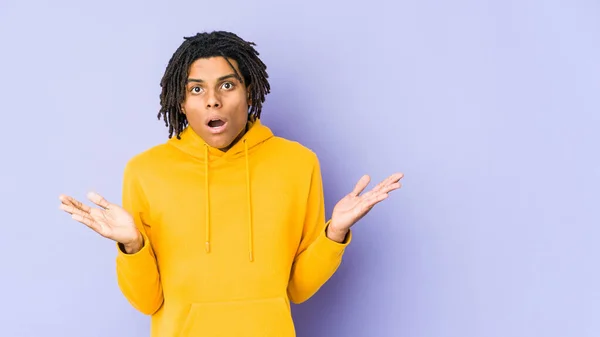 Young African American Rasta Man Surprised Shocked — Stock Photo, Image