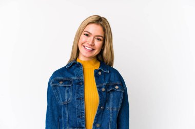 Kafkasyalı genç kadın rahatlamış fotokopi odasına bakan bir şey düşünüyor..