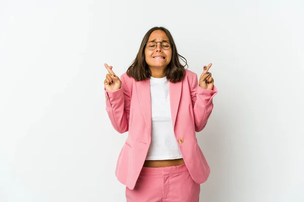 Joven Mujer Latina Negocios Aislada Sobre Fondo Blanco Mostrando Gesto — Foto de Stock