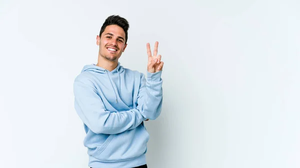 Jeune Homme Caucasien Isolé Sur Fond Blanc Montrant Signe Victoire — Photo