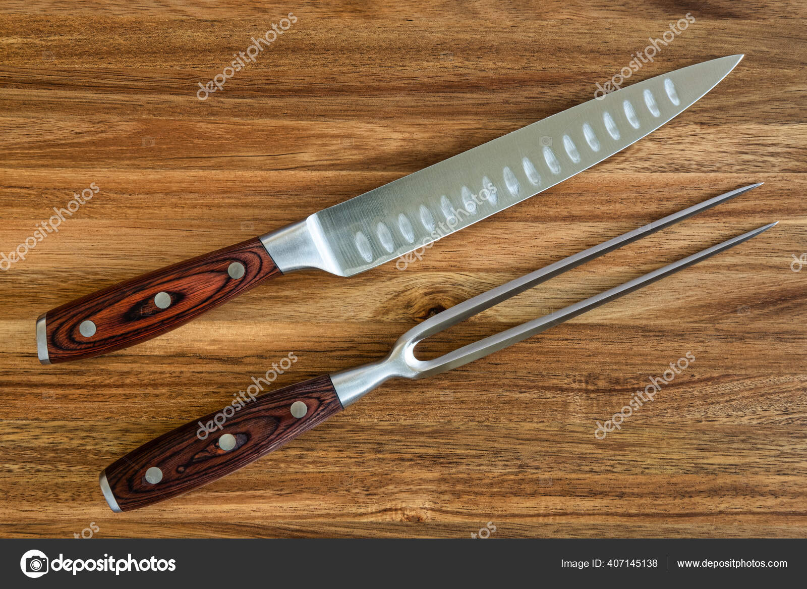 JUEGO DE CUCHILLOS TENEDOR Y TABLA PARA CORTAR JUEGO DE CUCHILLOS TENEDOR Y TABLA PARA CORTAR