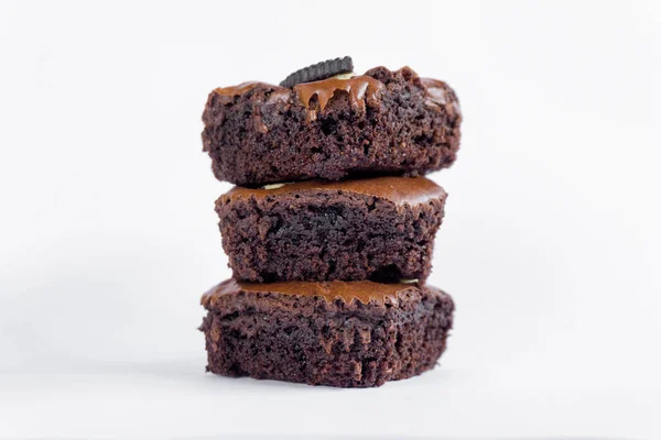 Kopya alanı ile kesme tahtasında Brownie yığını