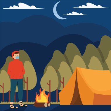 Bir adam ormanda kamp yapmaya giderken tıbbi maske takıyor.