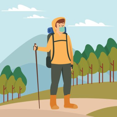 Tek başına yürüyüşe çıkan bir adam tıbbi maske takıyor.