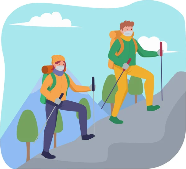 Kadın ve erkek birlikte yürürken tıbbi maske takmaya devam ediyorlar.