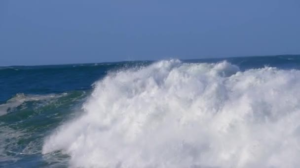 Velké Vlny Lámání Zpomaleném Filmu Slomo Victoria Bay Garden Route — Stock video