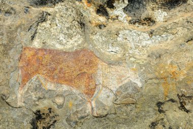 San ya da Bushman kaya sanatı Clarence yakınlarındaki bir kumtaşı mağara duvarında. Özgür Devlet. Güney Afrika.
