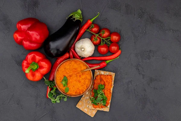 Traditional autumn Balkan vegan spread Ajvar, malidzano or pinjur. — Stock Photo, Image