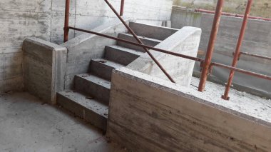 İnşaat alanı - çalışma devam ediyor