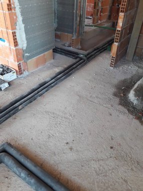 Yazın inşaat alanı - vinç ve iskele