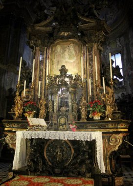 Katedraldeki kutsal ve altın tapınak