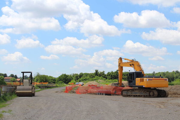 Незавершенные работы на стройке летом - бизнес
