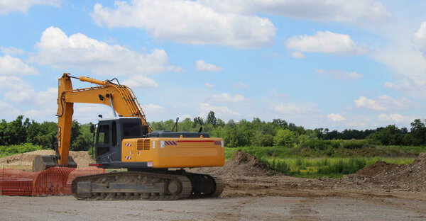 Незавершенные работы на стройке летом - бизнес
