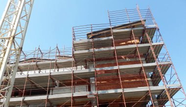 Yazın inşaat sahasında çalışma devam ediyor - iş