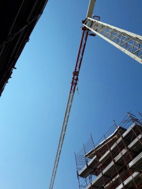 Yazın inşaat sahasında çalışma devam ediyor - iş