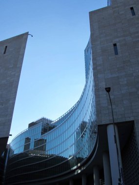 Milano 'daki Palazzo della Bölgesi - Çelik ve camdan modern bina