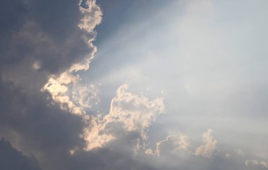 Yazın gökyüzü ve bulutlar - cennet