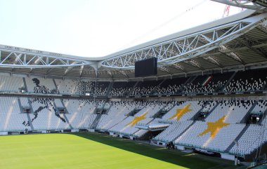 Juventus Stadyumu boş - oyunun başlangıcı veya sonu (Coronavirus)