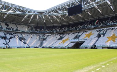 Juventus Stadyumu boş - oyunun başlangıcı veya sonu (Coronavirus)