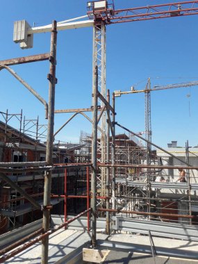 Yazın inşaat sahasında çalışmalar devam ediyor.