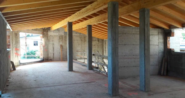 İnşaat inşaatı devam ediyor.