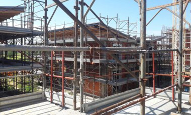 Yazın inşaat sahasında çalışmalar devam ediyor.