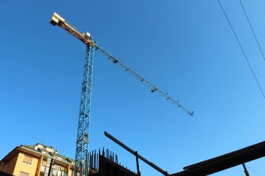 Yazın inşaat sahasında çalışmalar devam ediyor.