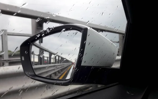 Viajar Carro Chuva Perigo — Fotografia de Stock