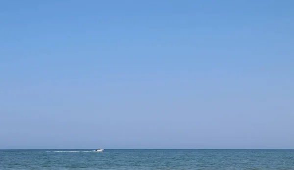Snabb Båtkörning Vip Vid Havet — Stockfoto