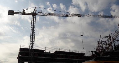 Yazın inşaat sahasında ev ve ofis inşaatı devam ediyor.