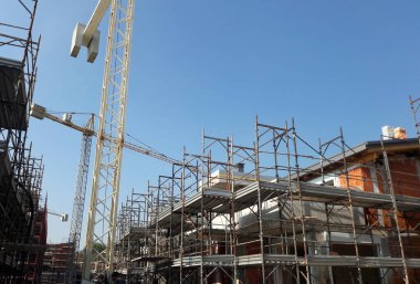 Yazın inşaat sahasında ev ve ofis inşaatı devam ediyor.