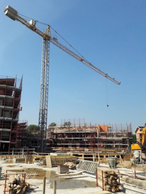 Yazın inşaat sahasında ev ve ofis inşaatı devam ediyor.