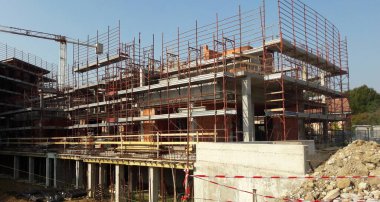 Yazın inşaat sahasında ev ve ofis inşaatı devam ediyor.