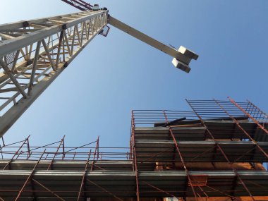 Yazın inşaat sahasında ev ve ofis inşaatı devam ediyor.