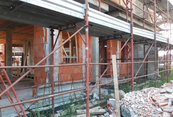 建設現場で進行中の作業住宅 事務所の建設 — ストック写真