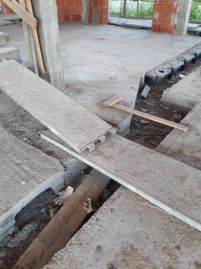 İnşaat sahasında ev ve ofis inşaatı devam ediyor.