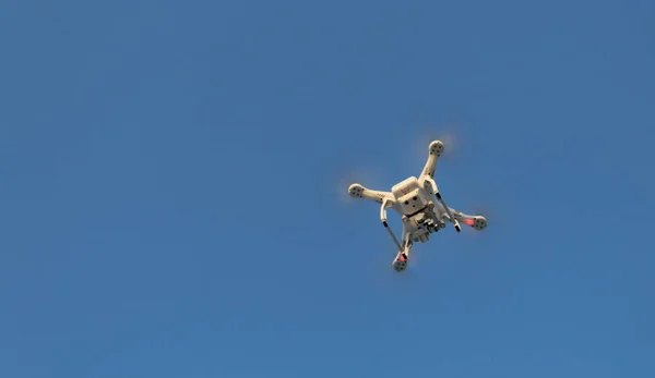 Drone Vuelo Que Toma Fotografías Produce Videos —  Fotos de Stock