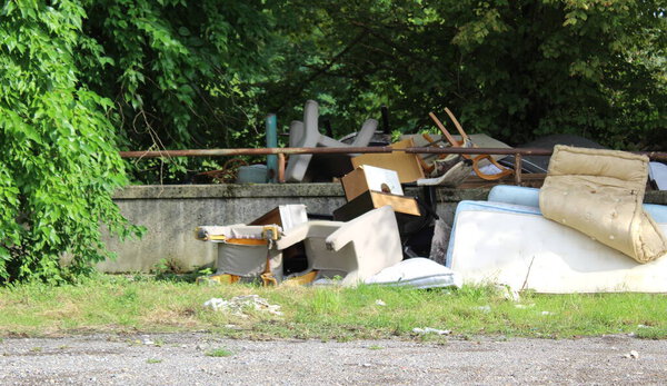 Abusive dump on the street, rudeness