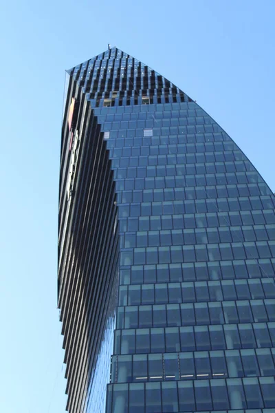 Ουρανοξύστης Στο Μιλάνο Της Ιταλίας Γραφεία Και Επιχειρήσεις — Φωτογραφία Αρχείου