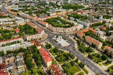 Minsky 'deki Zafer Meydanı' nın en üst manzarası. Minsk şehrinin kuş bakışı ve zafer meydanı. Belarus.