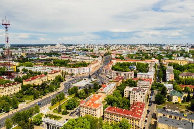 Minsky 'deki Zafer Meydanı' nın en üst manzarası. Minsk şehrinin kuş bakışı ve zafer meydanı. Belarus.