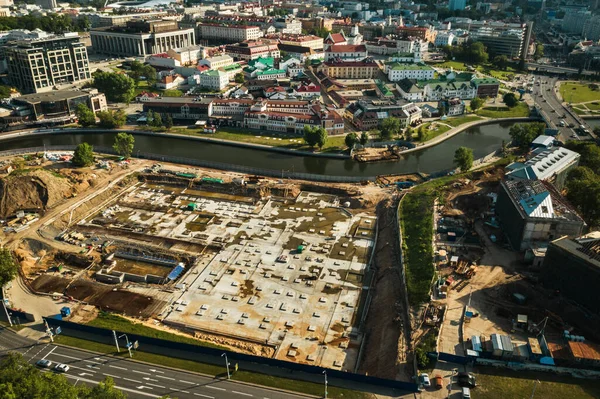 Construction site in the old city.Construction in the center of Minsk.Minsk construction site.Belarus. — Stock Image Construction Site Old City Construction Center Minsk Minsk Construction Site Stock Picture