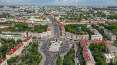 Minsky 'deki Zafer Meydanı' nın üst manzarası. Minsk şehrinin kuş bakışı ve zafer meydanı. Belarus..