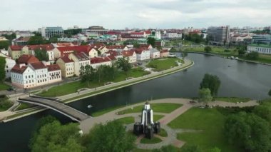 Minsk 'in tarihi merkezinin panoramik manzarası. Minsk.Belarus' un merkezinde eski bir kasaba.