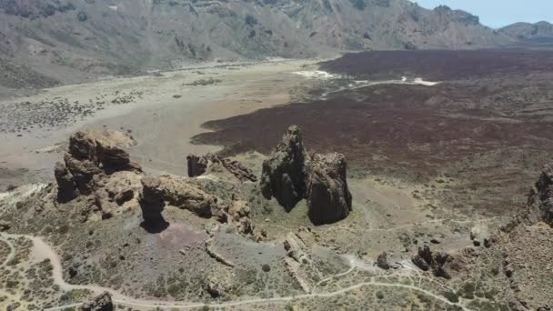 Tenerife, maanlandschap in de krater van de Teide vulkaan. — Stockvideo