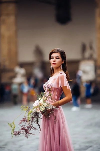 Una Giovane Bella Sposa Trova Centro Della Città Vecchia Firenze — Foto Stock