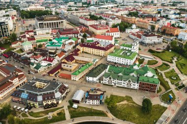 Minsk 'in tarihi merkezinin panoramik manzarası. Minsk.Belarus' un merkezinde eski bir kasaba..