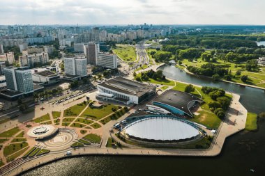 Minsk.Pobediteley Bulvarı 'nın tepesinden bak. Minsk.Belarus.Belarus..